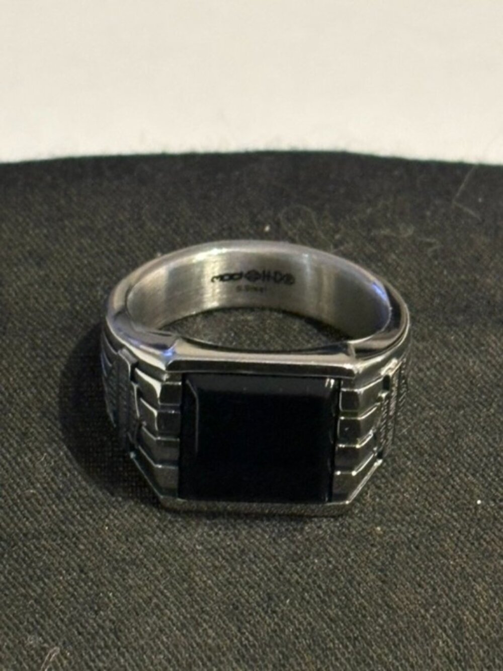 MEN'S HD STAINLESS STEEL AND ONYX RING SIZE 10